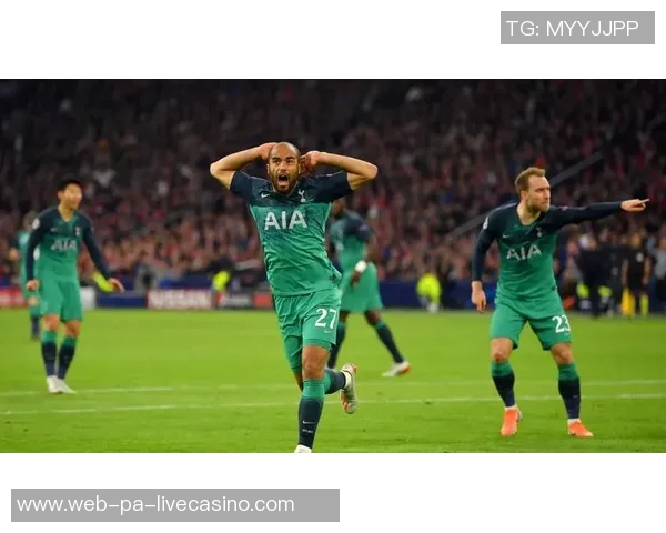 卢卡斯足球：探索足球世界的魅力与激情，激发年轻人的运动热情与团队精神